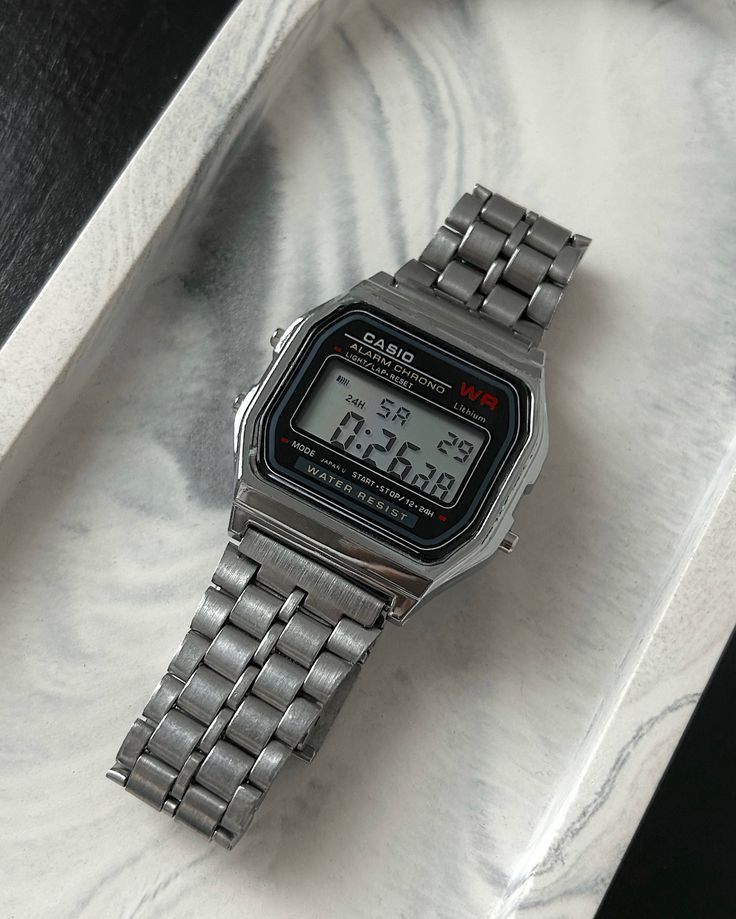 Montre Casio Numérique Rétro Homme – Acier Inoxydable, Étanche, Style Vintage