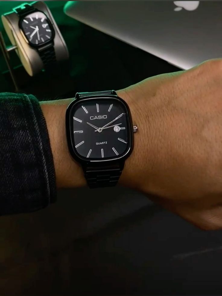Montre Casio Analogique Noire Carrée en Métal | watchfyy